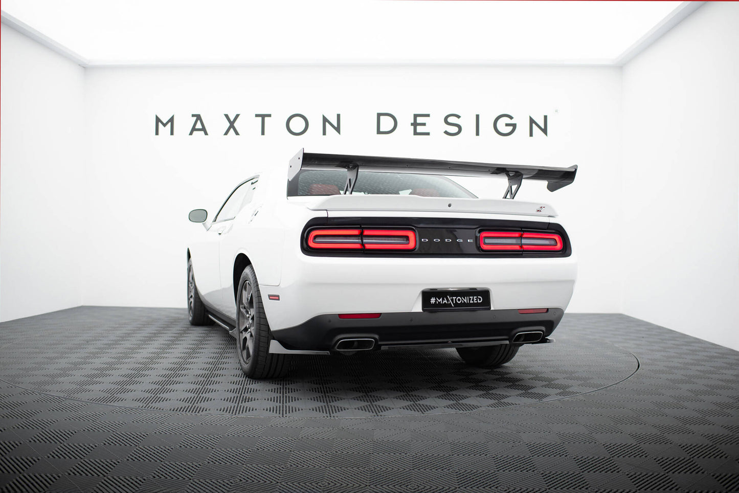 Spoiler kulfiber Dodge Challenger Mk3