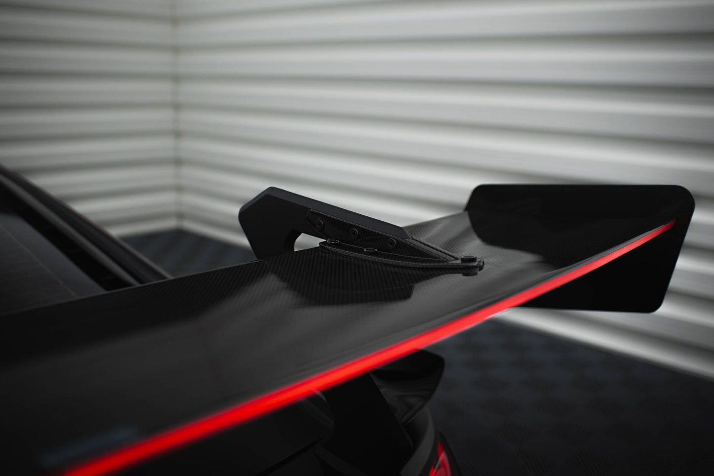 Spoiler kulfiber + LED Audi R8 Mk2