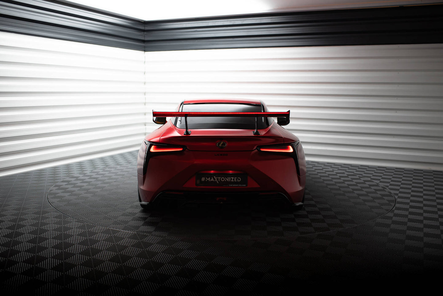 Spoiler kulfiber + LED Lexus LC