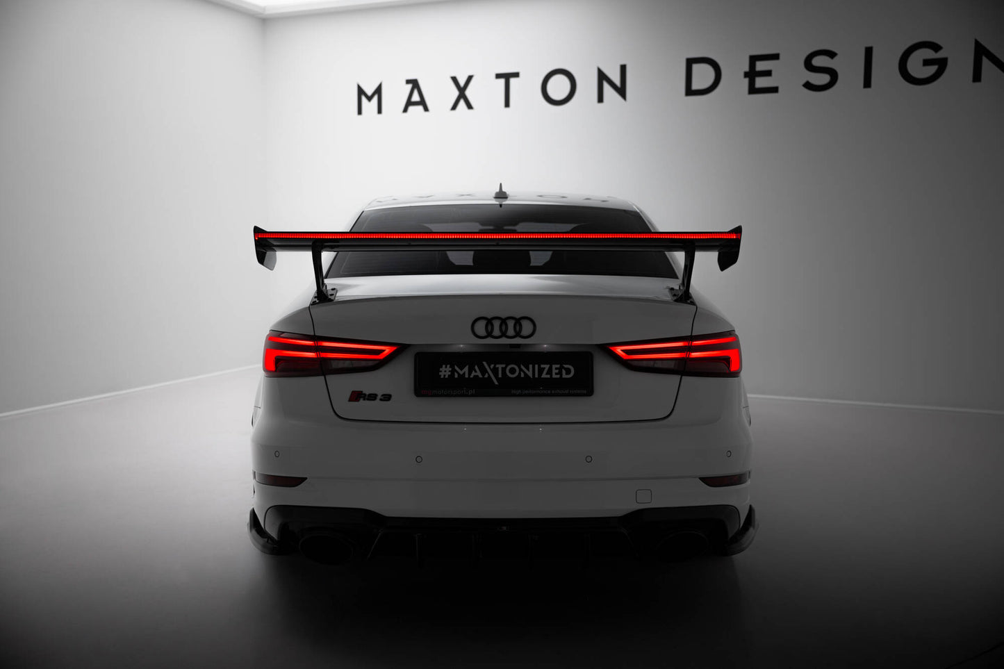 Spoiler kulfiber med Udvendige beslag Stående + LED Audi A3 / A3 S-Line / S3 / RS3 Sedan 8V / 8V Facelift