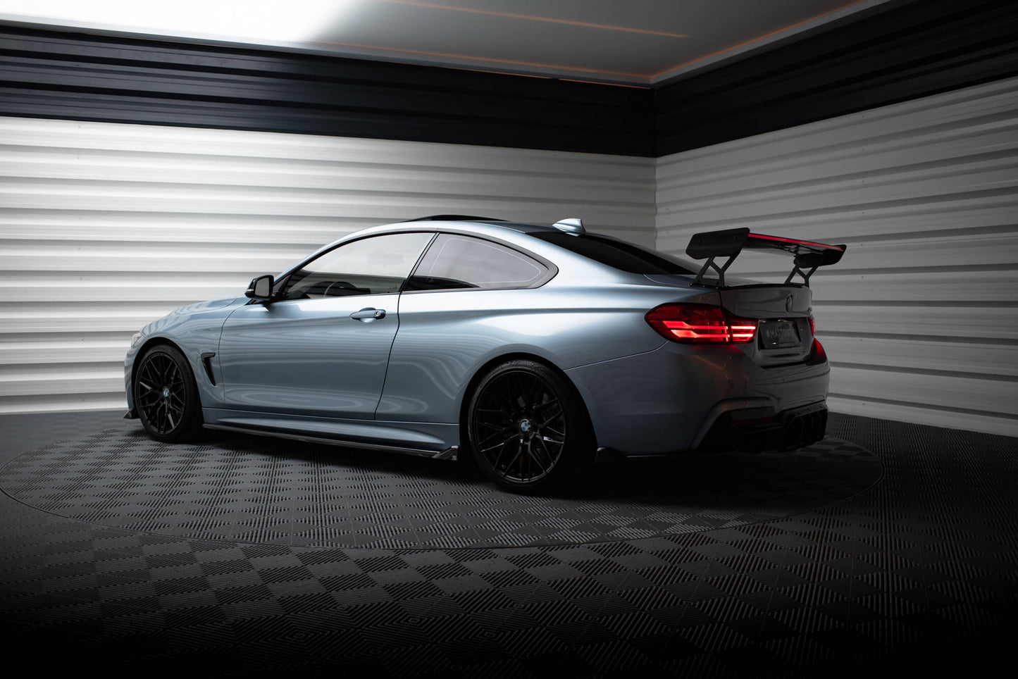 Spoiler kulfiber med Udvendige beslag Stående + LED BMW 4 F32 / 4 F32 M-Pack Coupe
