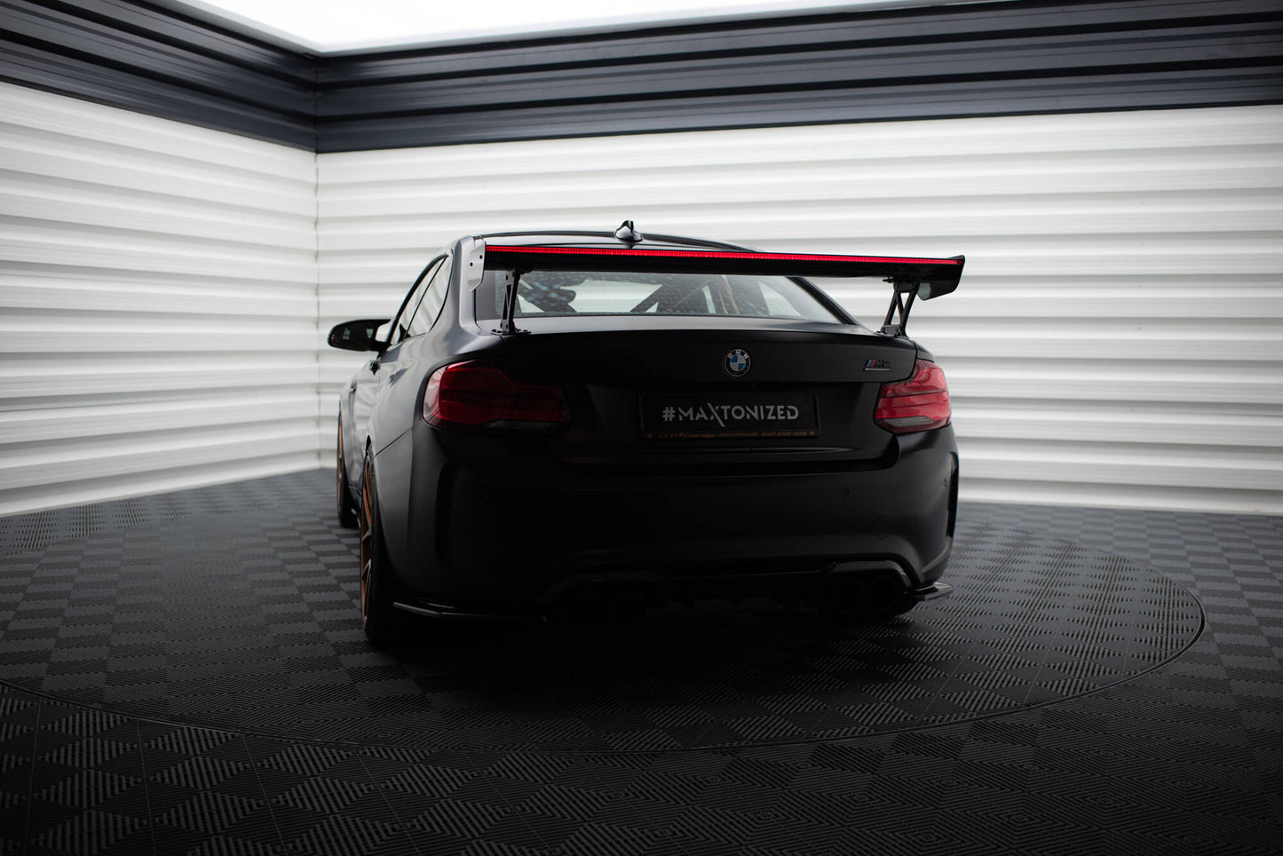 Spoiler kulfiber med Udvendige beslag Stående + LED BMW M2 F87 / 2 / 2 M-Pack F22