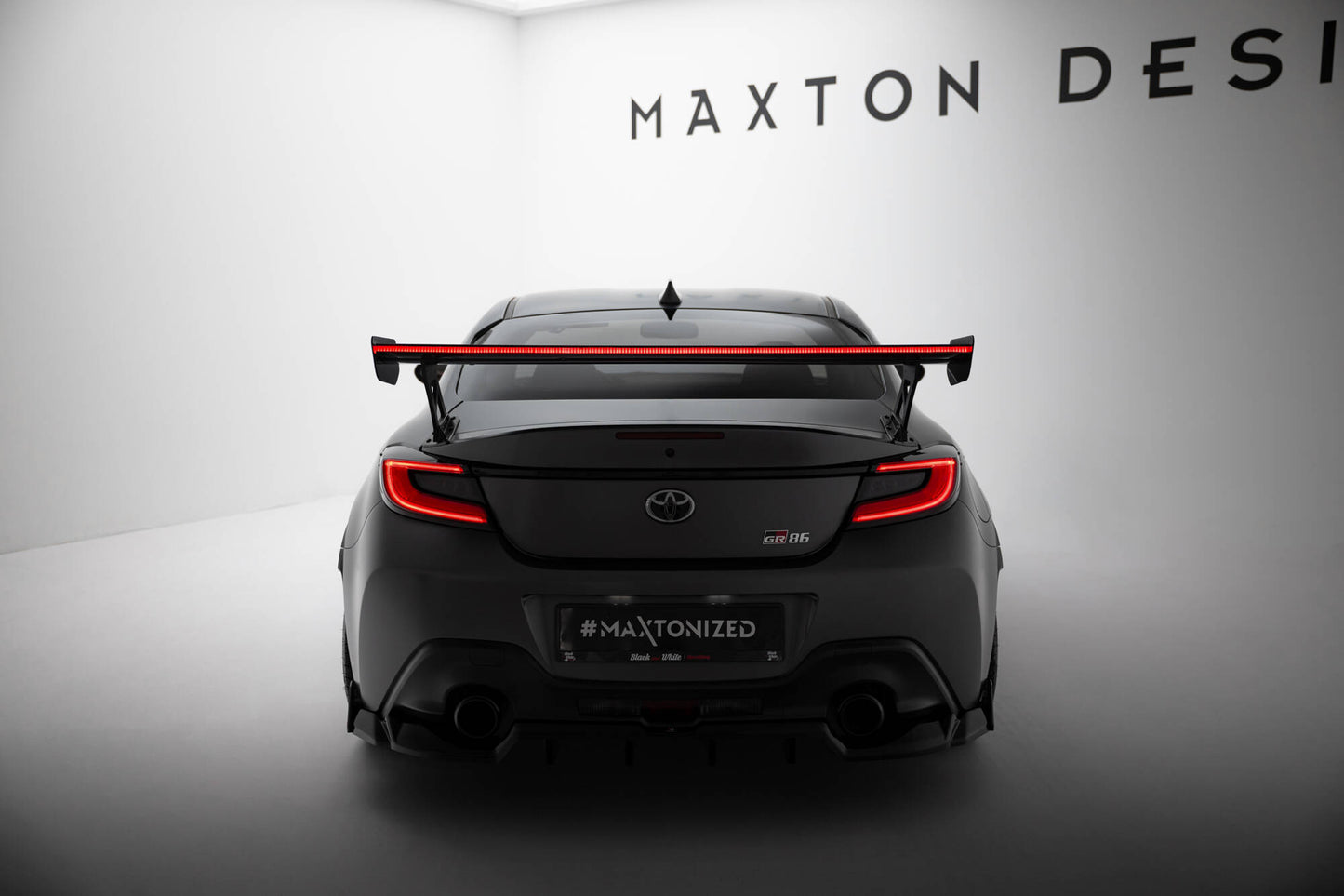 Spoiler kulfiber med Udvendige beslag Stående + LED Toyota GR86 / Subaru BRZ Mk2