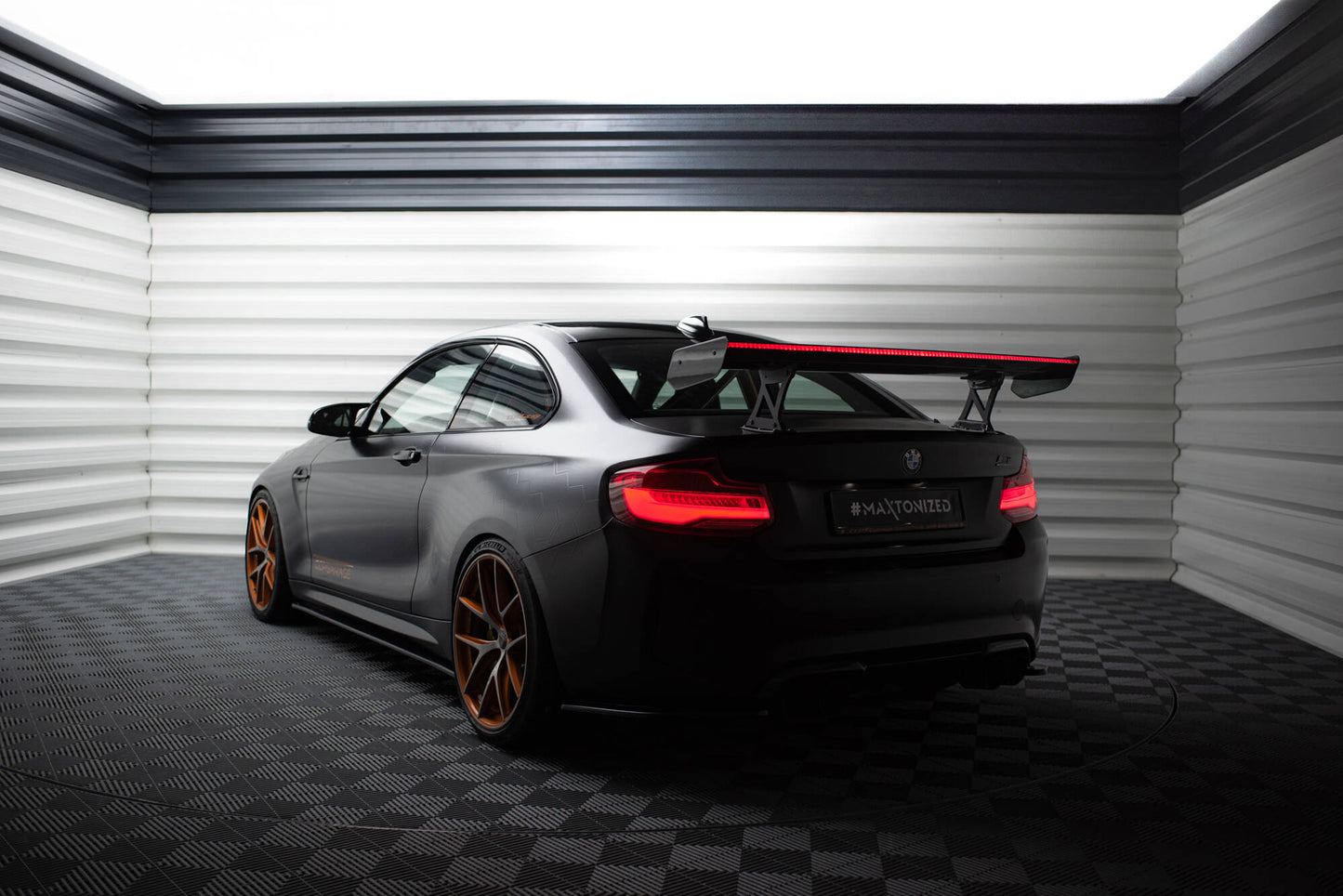 Spoiler kulfiber med Internal Brackets Uprights + LED BMW M2 F87 / 2 / 2 M-Pack F22