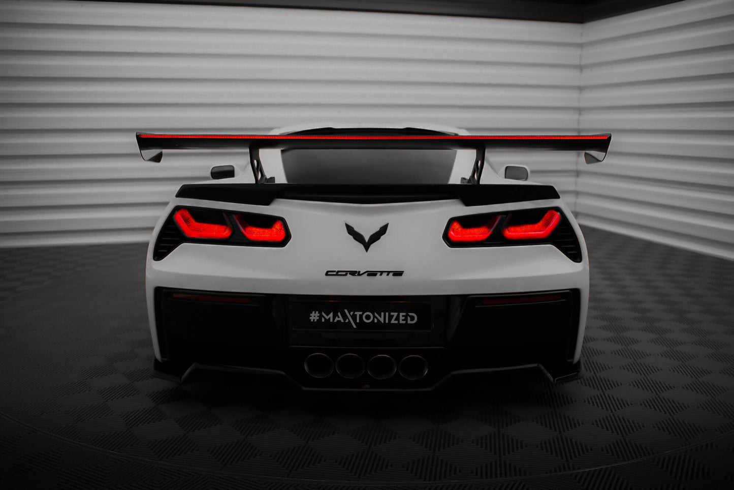 Spoiler kulfiber med Internal Brackets Uprights + LED Chevrolet Corvette StinGrå / Grand Sport C7