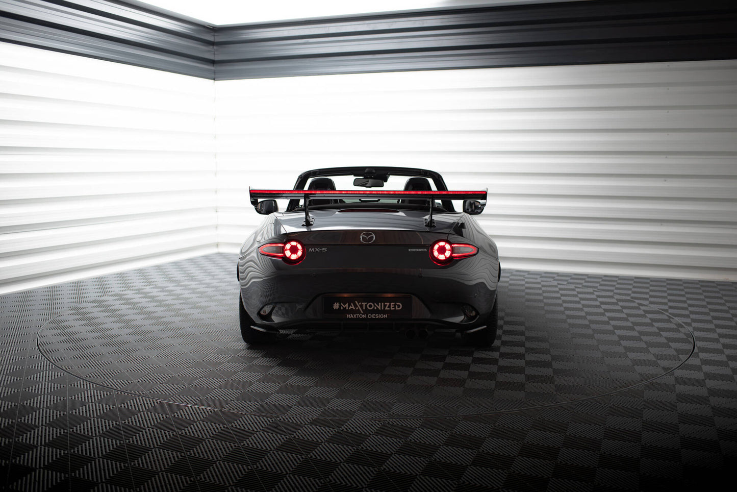 Spoiler kulfiber med Internal Brackets Uprights + LED Mazda MX-5 ND (Mk4)