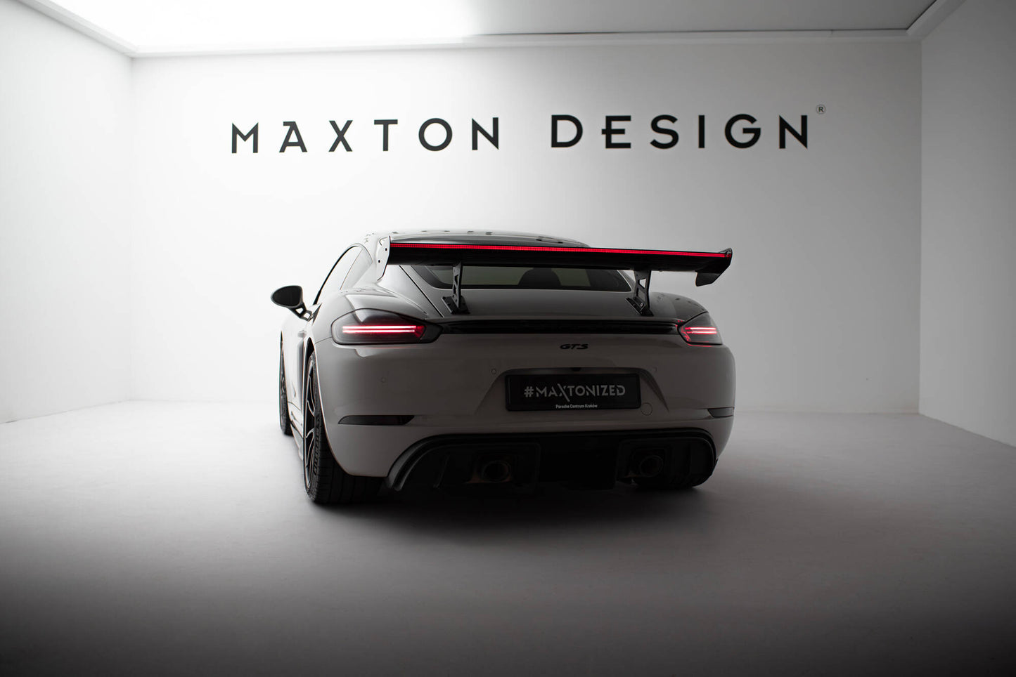 Spoiler kulfiber med Internal Brackets Uprights V.1 + LED Porsche 718 Cayman 982c