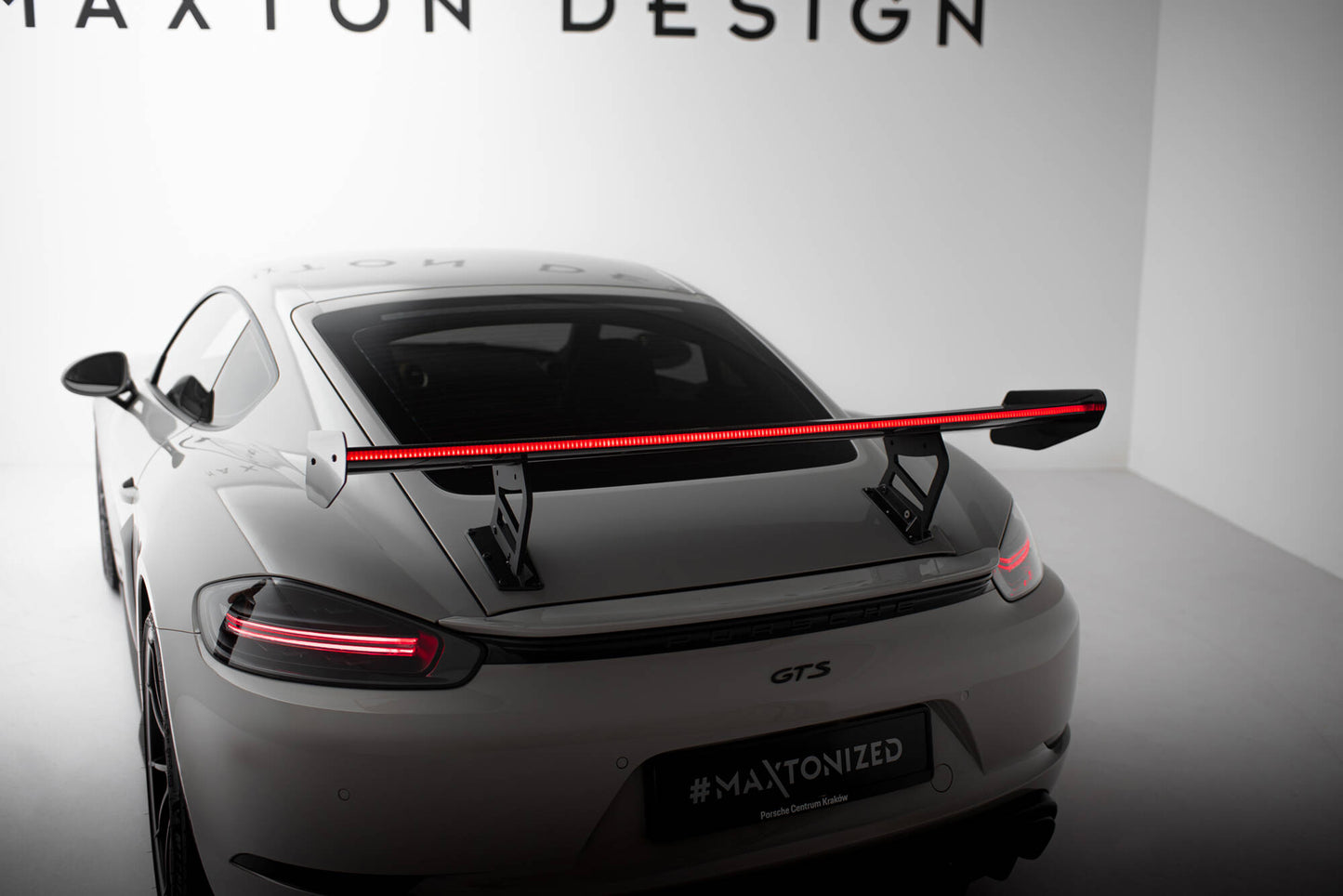 Spoiler kulfiber med Internal Brackets Uprights V.2 + LED Porsche 718 Cayman 982c