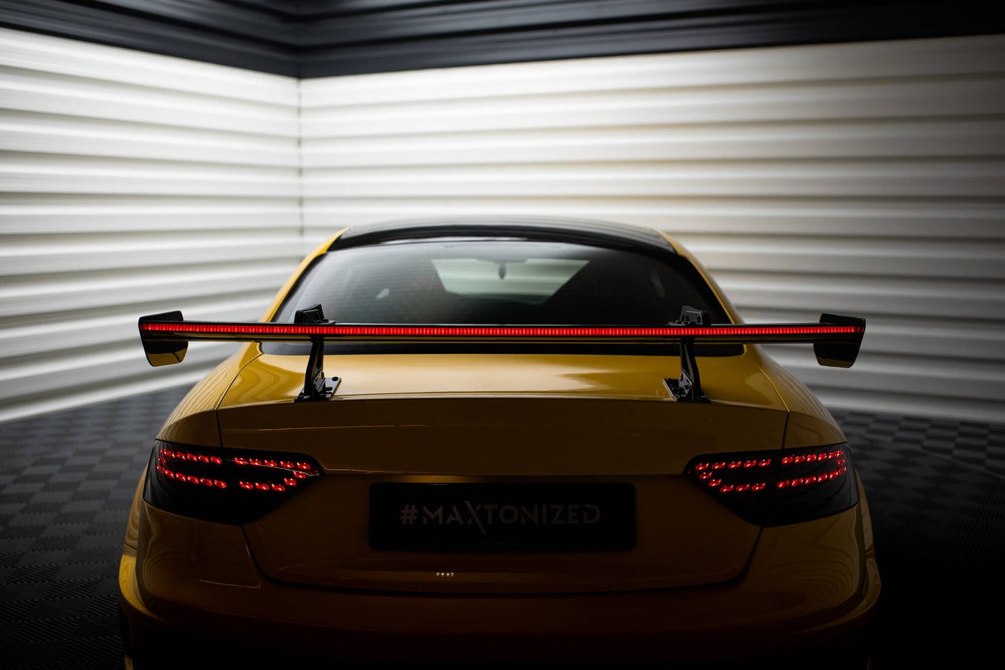 Spoiler kulfiber med Øverste Swan Mounting + LED Audi A5 Coupe 8T