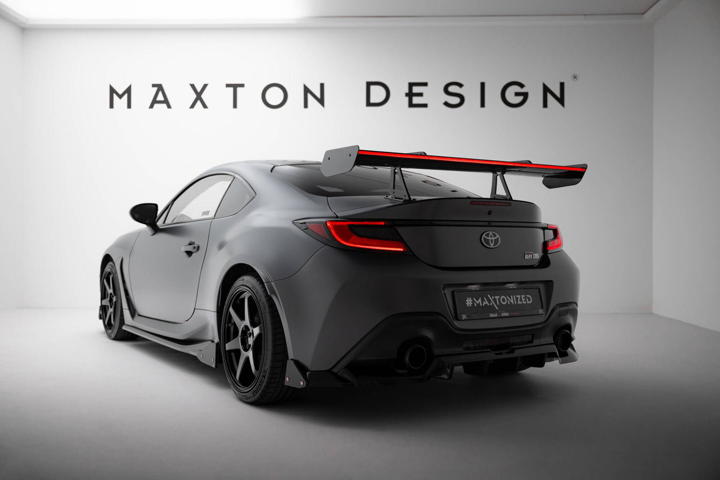 Spoiler kulfiber med Øverste Swan Mounting + LED Toyota GR86 / Subaru BRZ Mk2