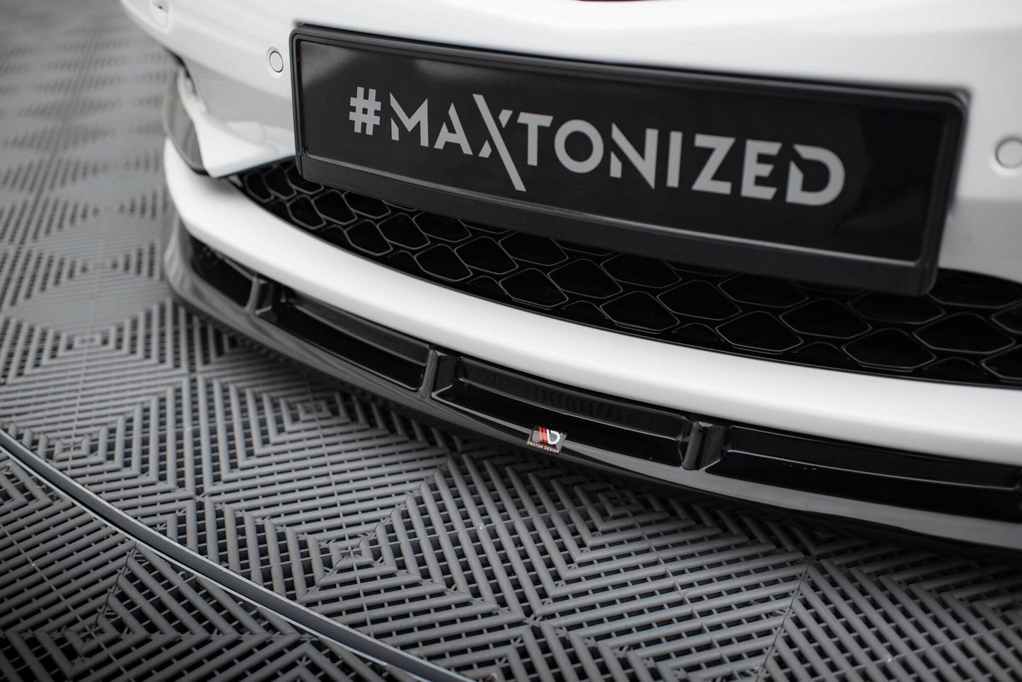 Forreste splitter Opel Cascada
