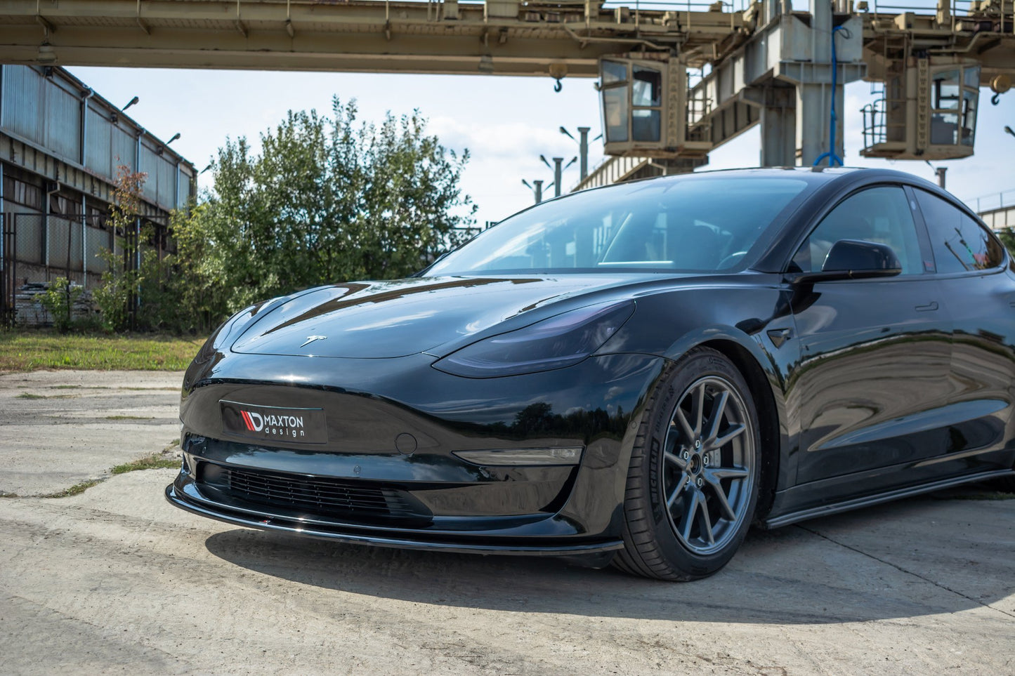 Forreste splitter Tesla Model 3