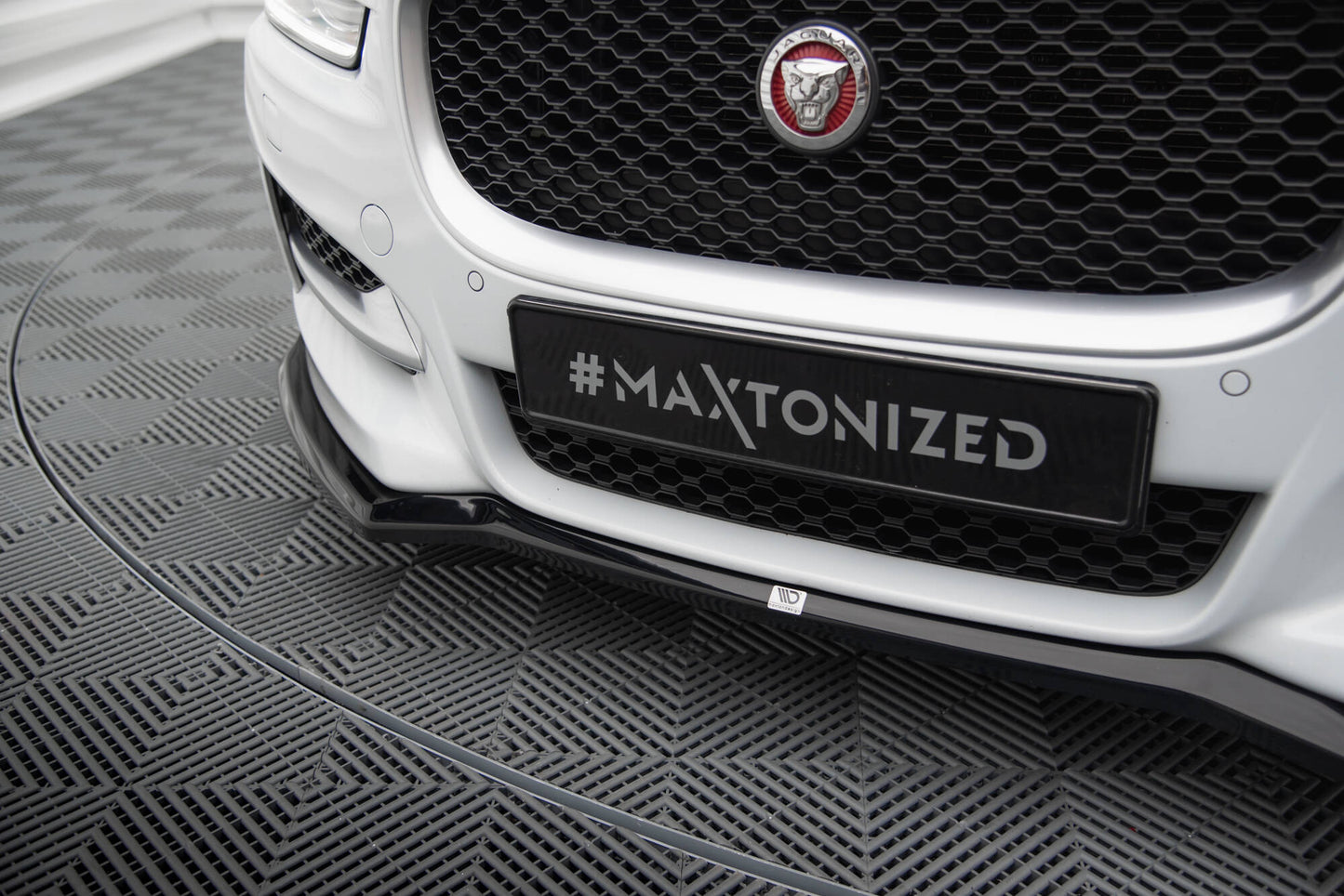 Forreste splitter V.1 Jaguar XE R-Sport X760