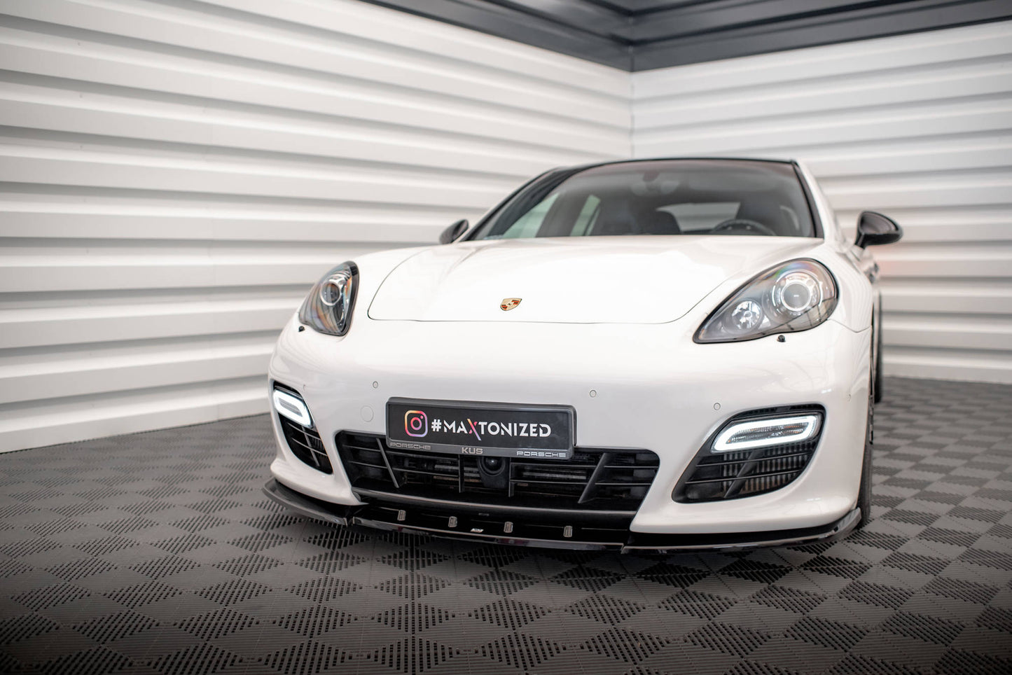Forreste splitter V.1 Porsche Panamera Turbo Sport Design Package 970
