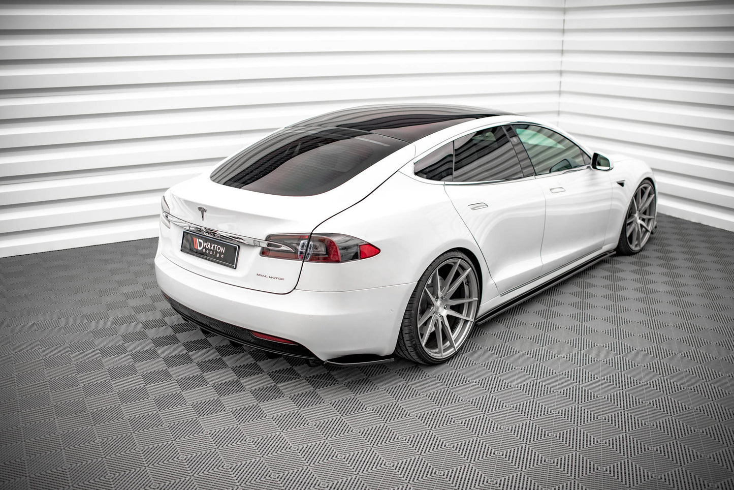 Bagerste sidesplitter Tesla Model S Facelift