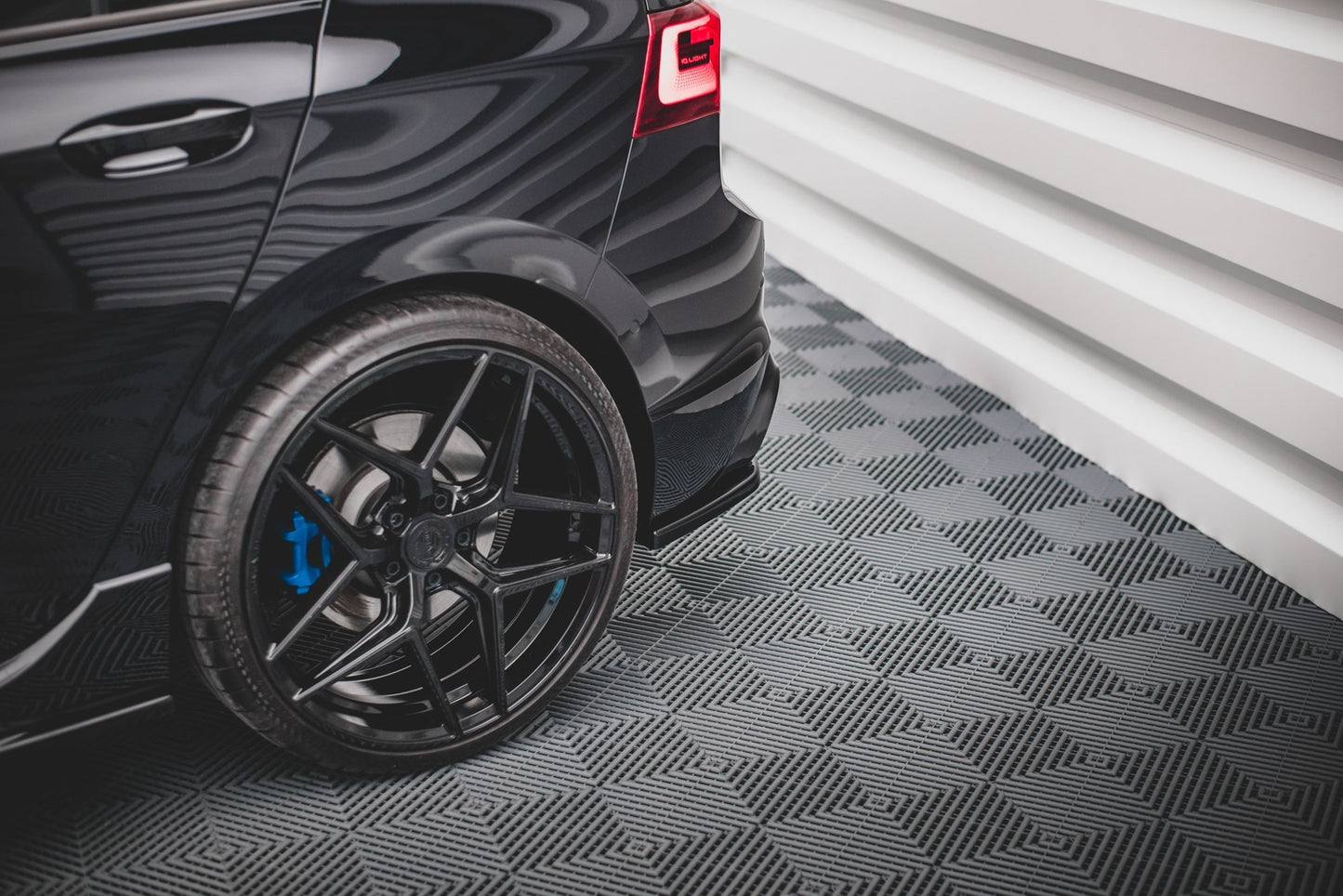 Bagerste sidesplitter V.1 til Volkswagen Golf R Mk8