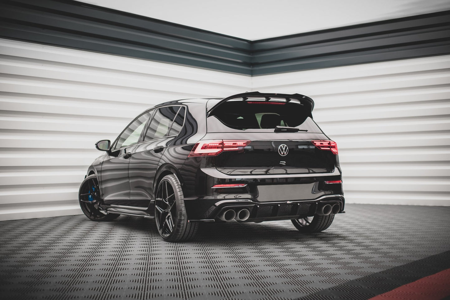 Bagerste sidesplitter V.4 til Volkswagen Golf R Mk8