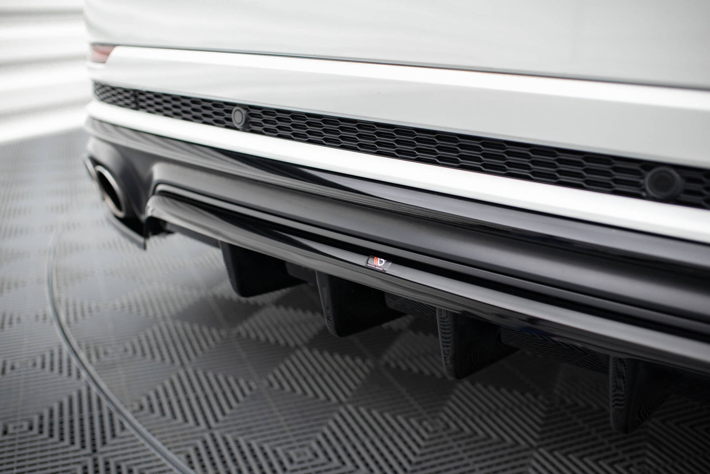 Bagerste splitter (med vertikale bars) Audi SQ8 Mk1
