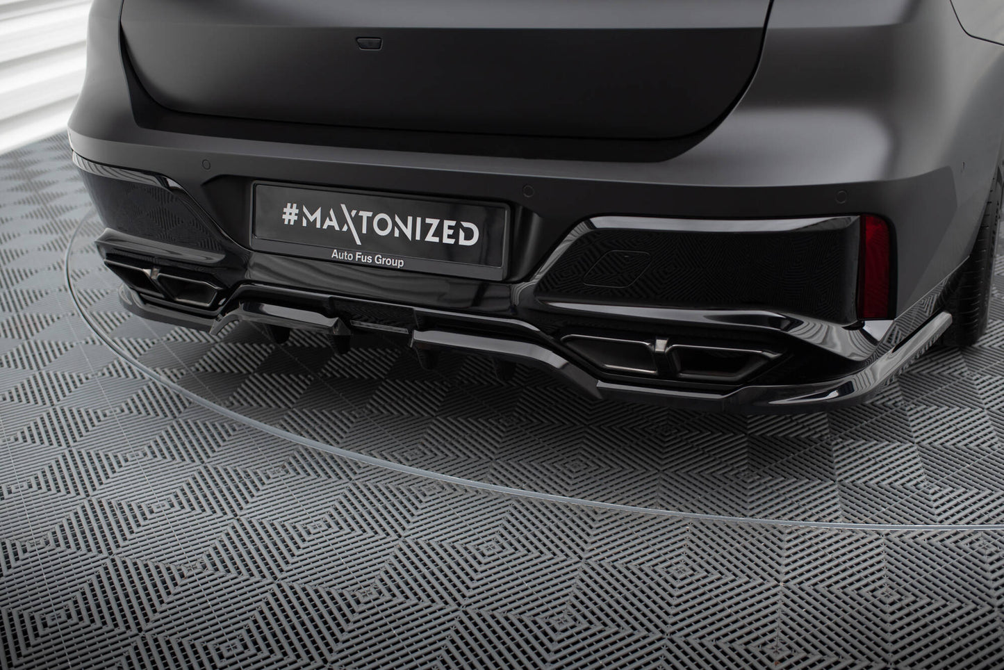 Bagerste splitter (med vertikale bars) BMW M760e G70