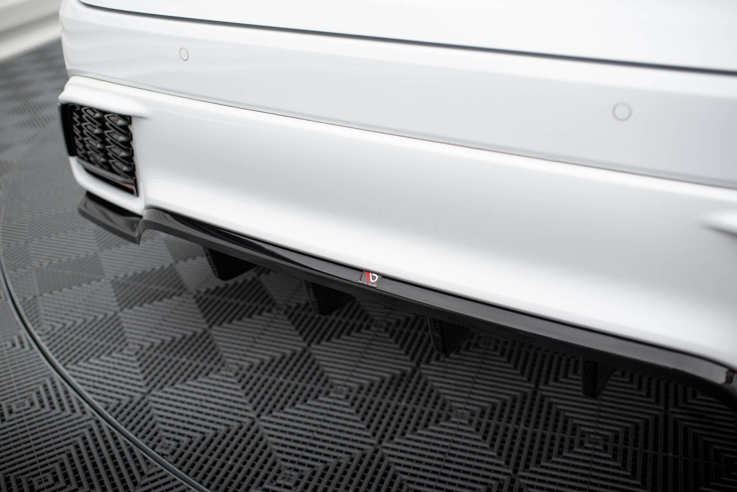 Bagerste splitter (med vertikale bars) Lexus RX F-Sport Mk5