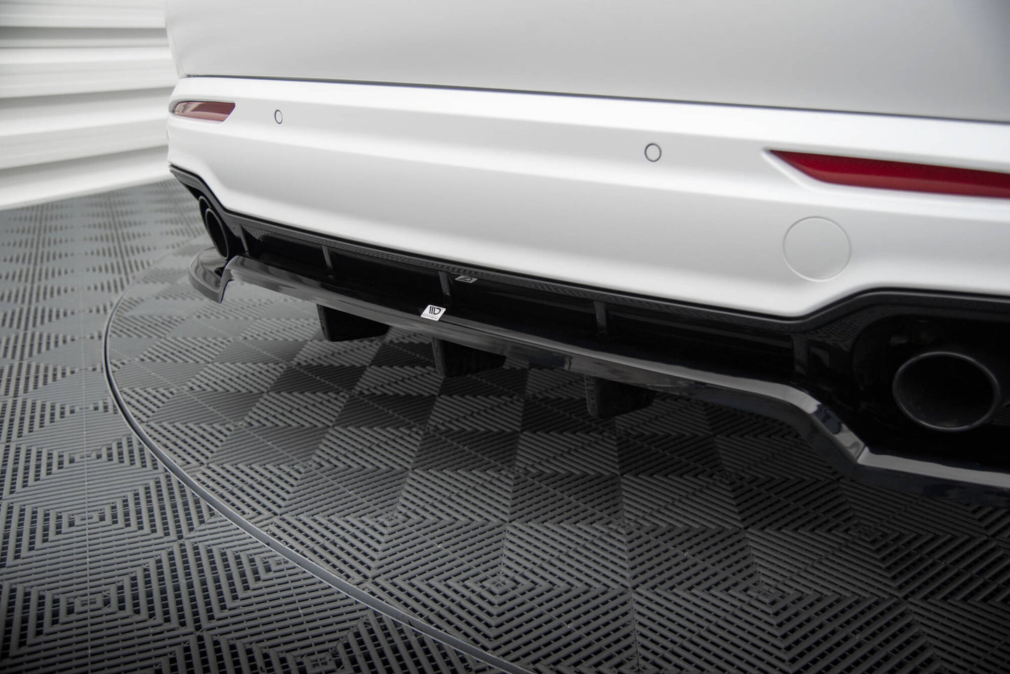 Bagerste splitter (med vertikale bars) Maserati Grecale GT / Modena Mk1