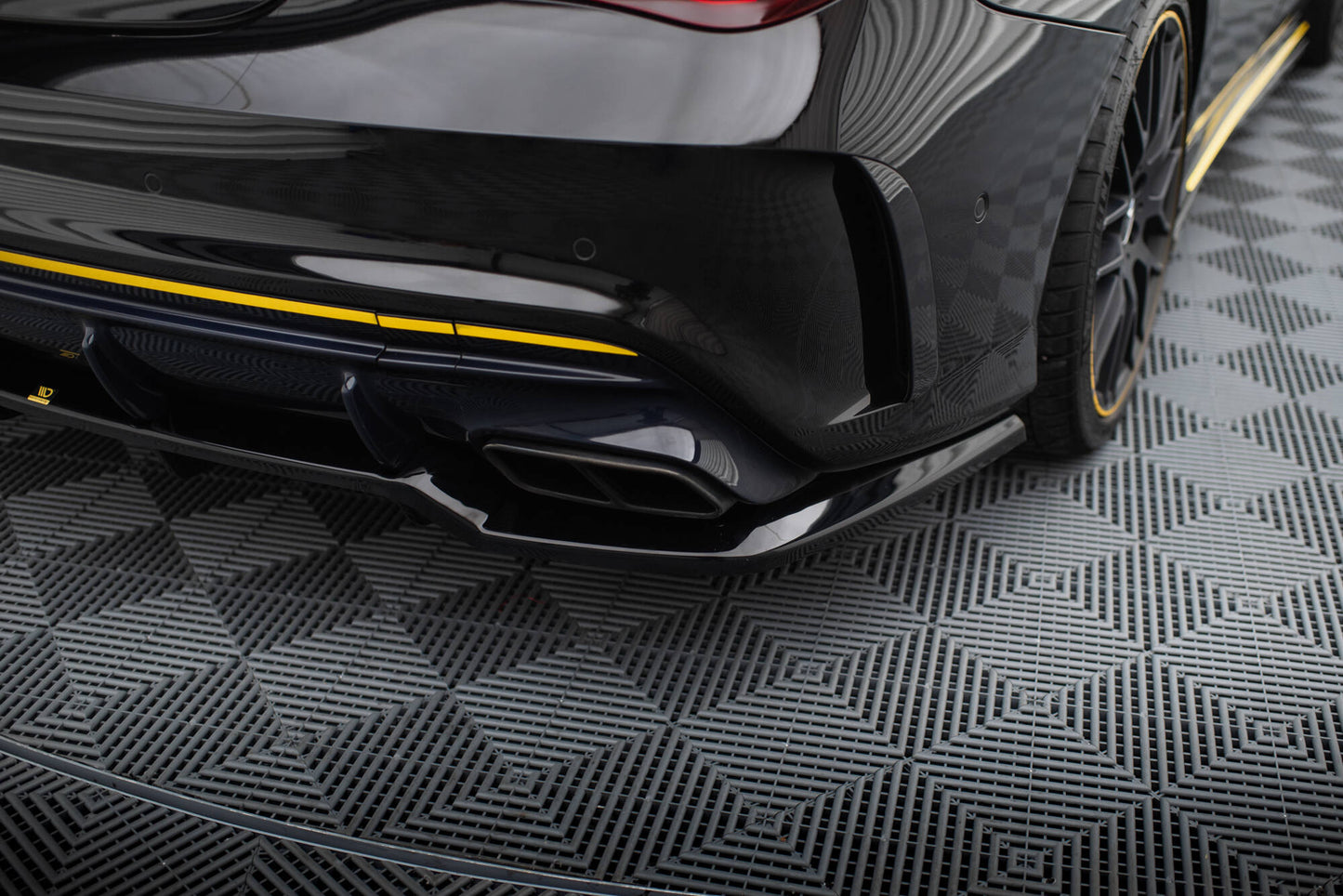 Bagerste splitter (med vertikale bars) Mercedes-AMG CLA 45 C117 Facelift