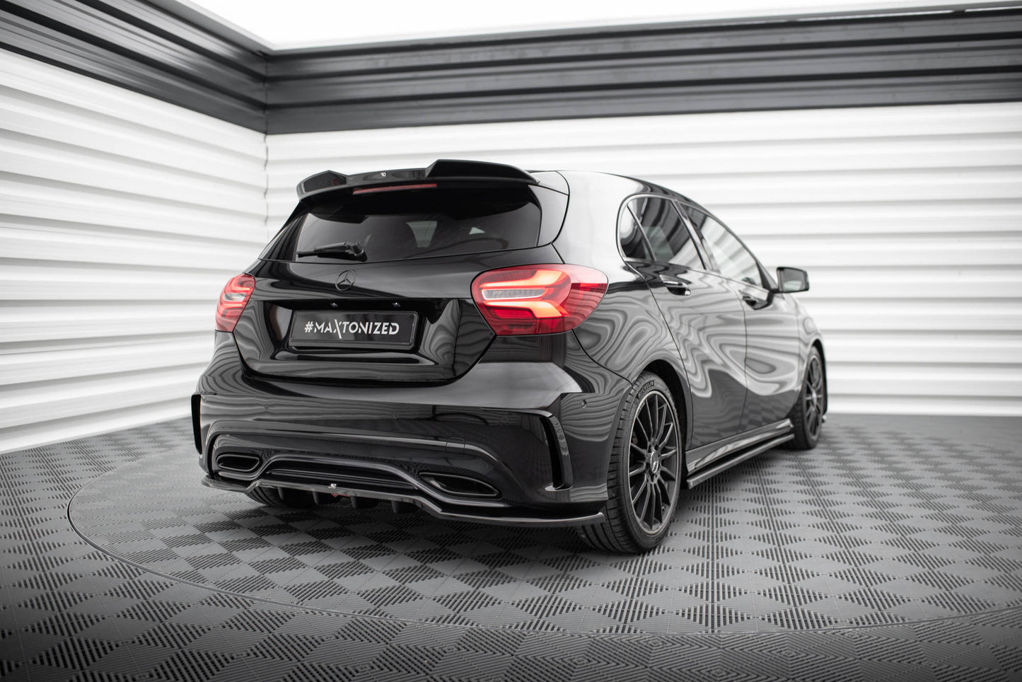 Bagerste splitter (med vertikale bars) Mercedes-Benz A AMG-Line W176 Facelif