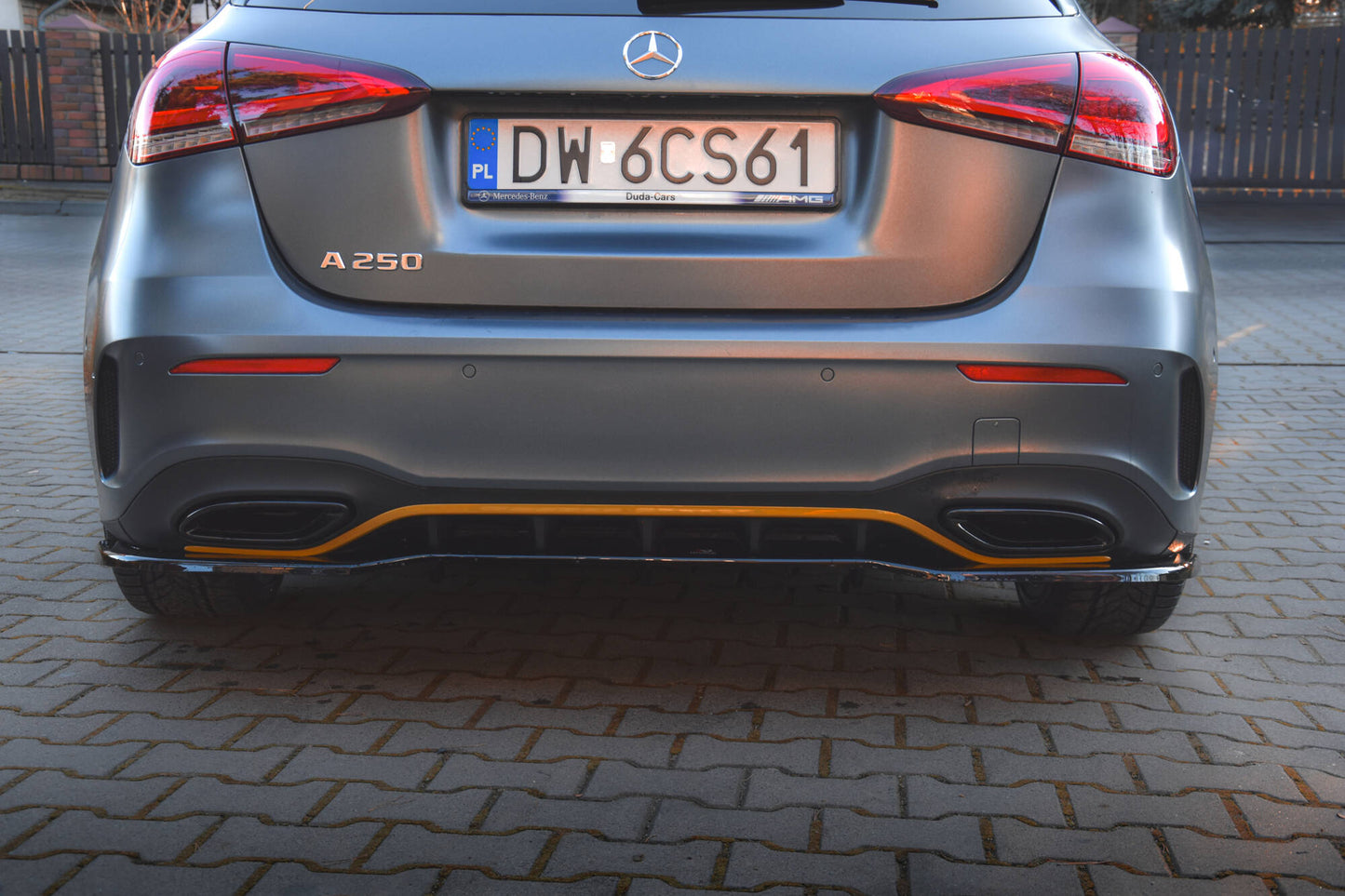 Bagerste splitter (med vertikale bars) Mercedes-Benz A Hatchback AMG Line W177