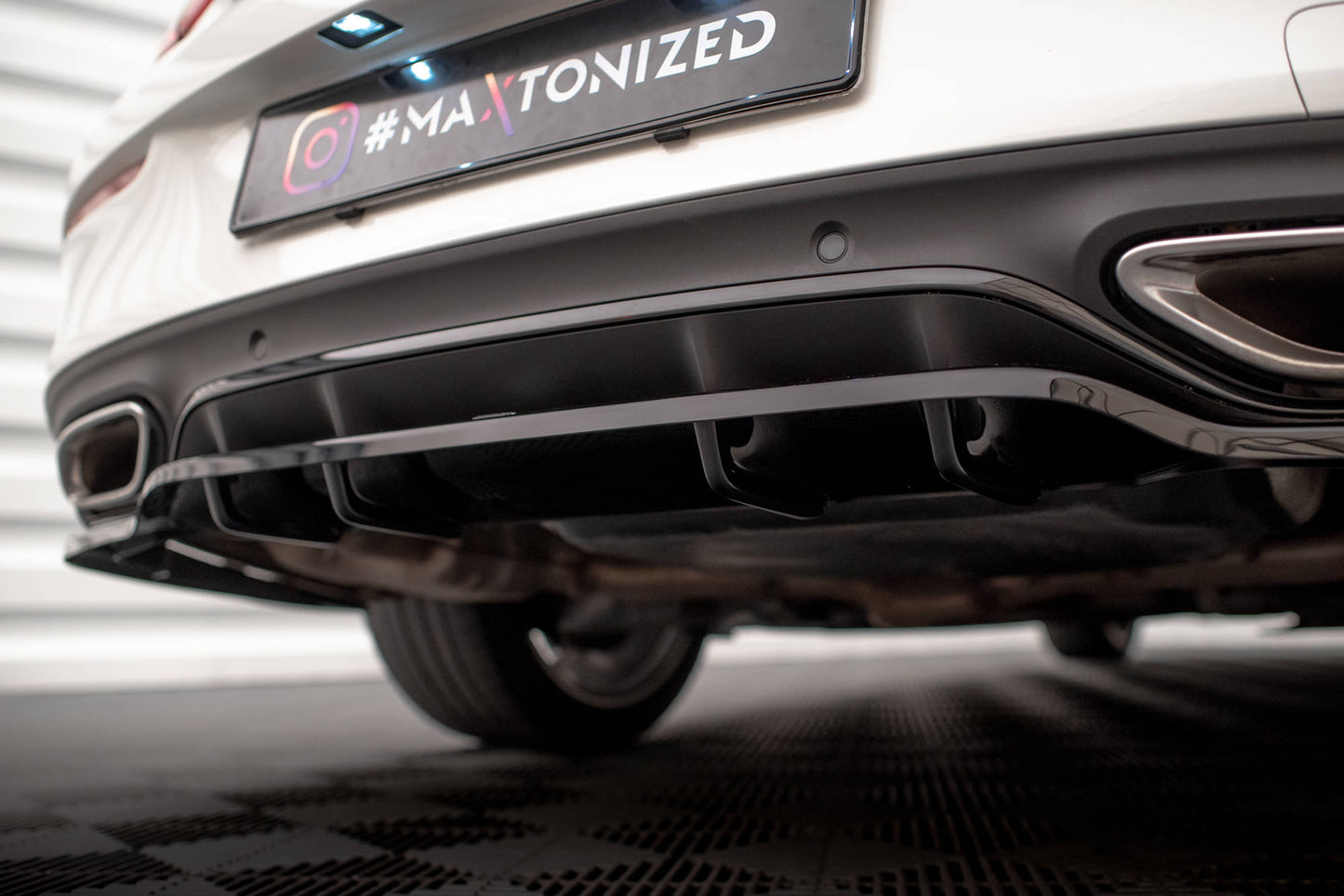 Bagerste splitter (med vertikale bars) Mercedes-Benz C Coupe AMG-Line C205 Facelift