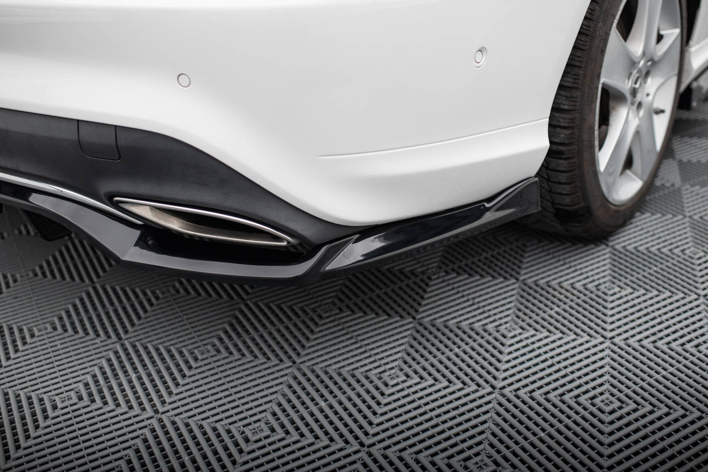 Bagerste splitter (med vertikale bars) Mercedes-Benz CLA C117 Facelift
