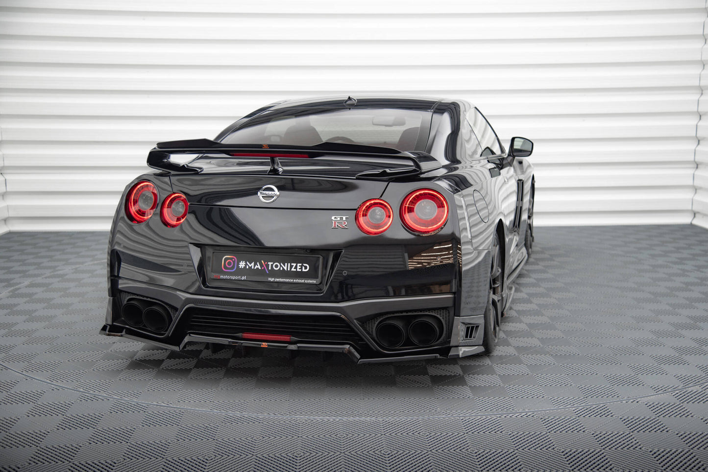 Bagerste splitter (med vertikale bars) Nissan GTR R35 Facelift
