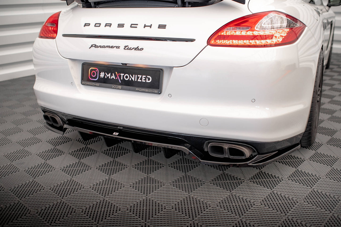 Bagerste splitter (med vertikale bars) Porsche Panamera Turbo 970