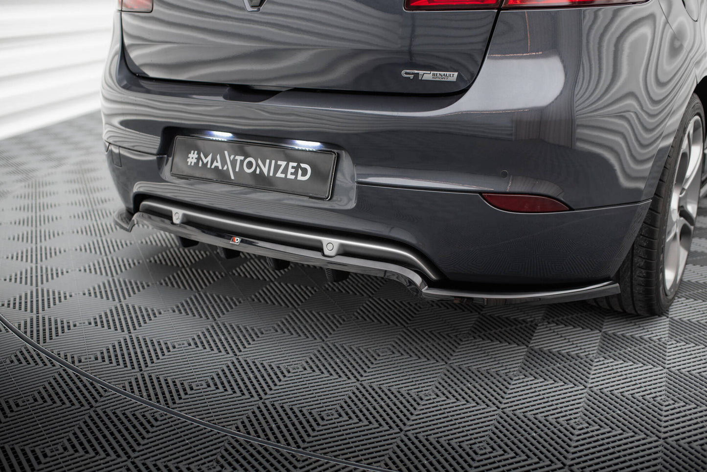Bagerste splitter (med vertikale bars) Renault Megane GT MK3 Facelift