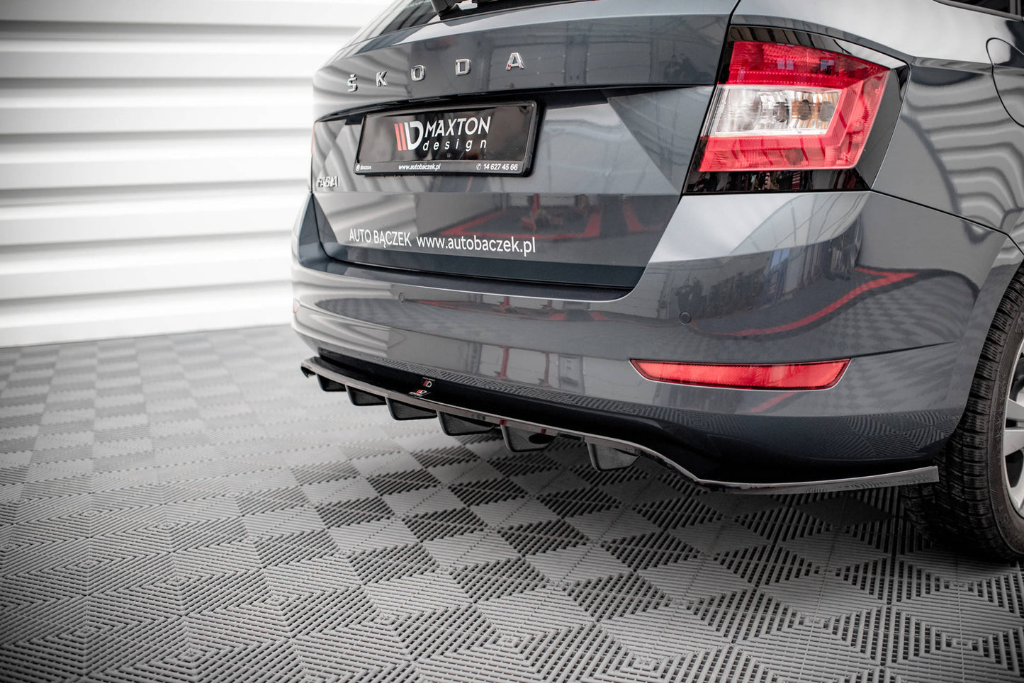 Bagerste splitter (med vertikale bars) Skoda Fabia Combi Mk3 Facelift