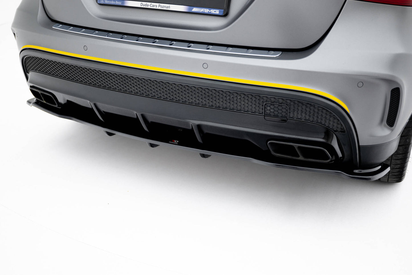 Bagerste splitter (med vertikale bars) V.1 Mercedes-Benz GLA 45 AMG