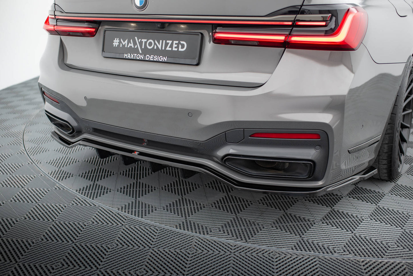 Bagerste splitter (med vertikale bars) V.2 BMW 7 M-Pack G11 / G12 Facelift