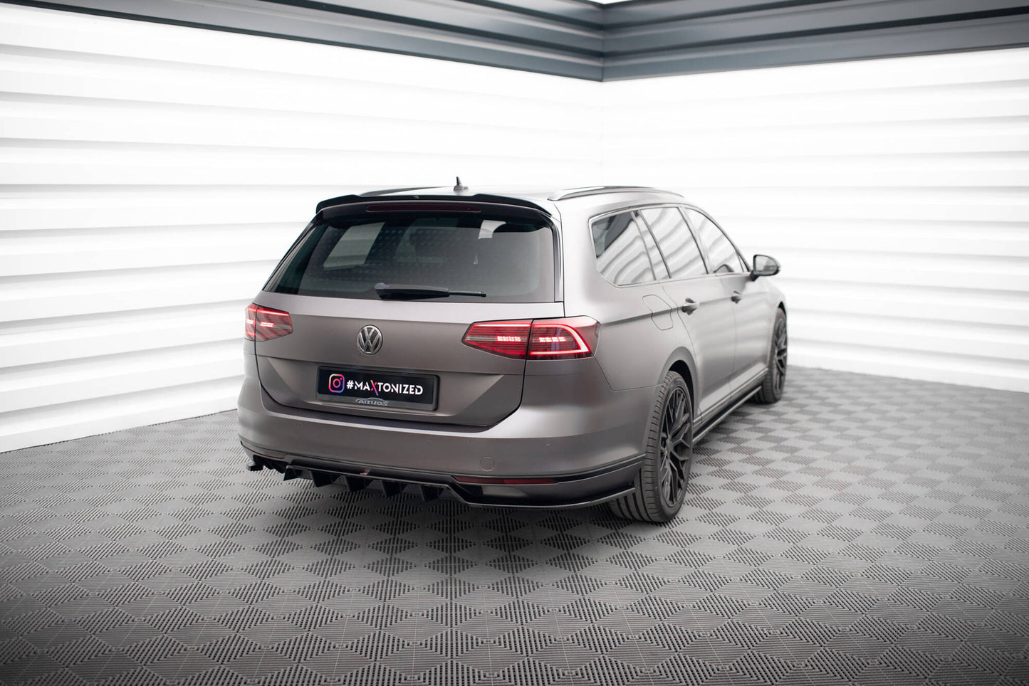 Bagerste splitter (med vertikale bars) Volkswagen Passat R-Line B8