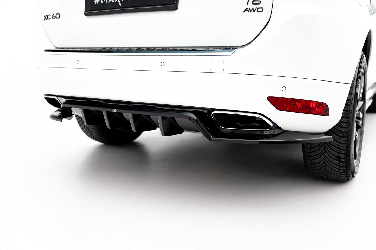 Bagerste splitter (med vertikale bars) Volvo XC60 Mk1 Facelift