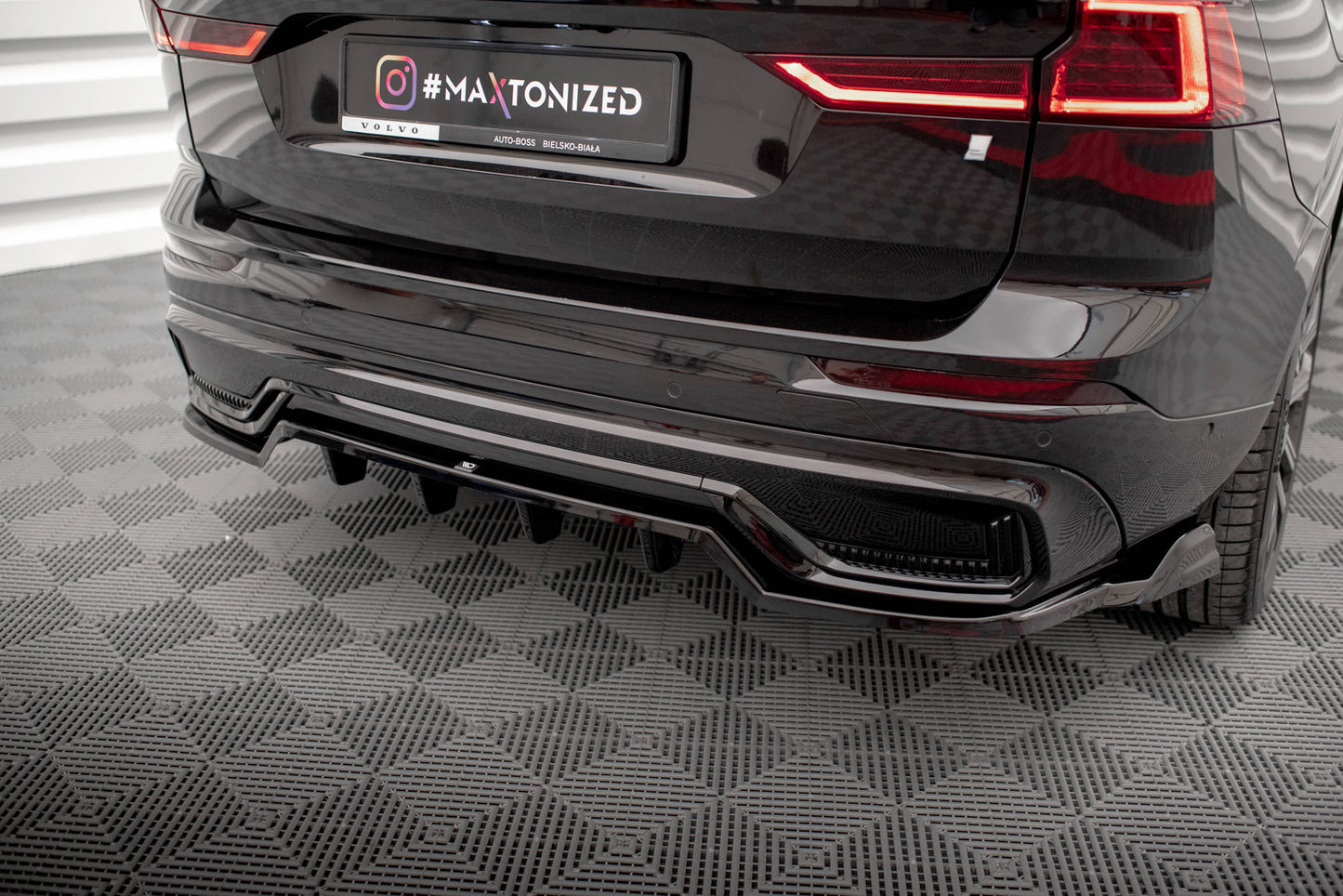 Bagerste splitter (med vertikale bars) Volvo XC60 R-Design Mk2 Facelift