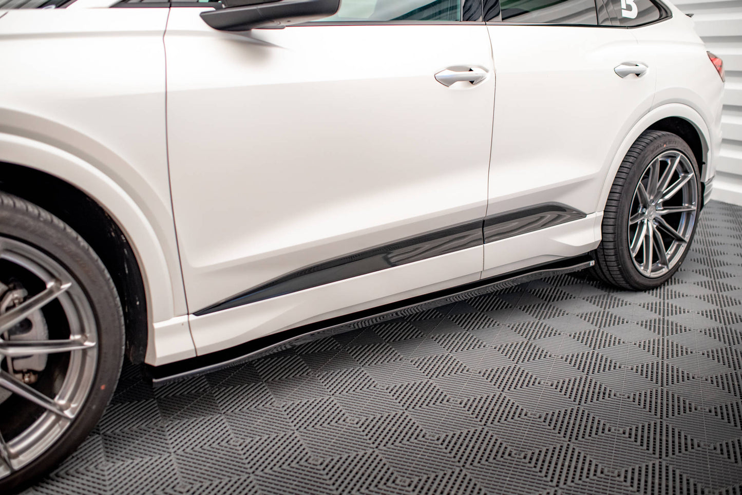 Sideskørter diffuser Audi Q4 e-tron Sportback S-line Mk1