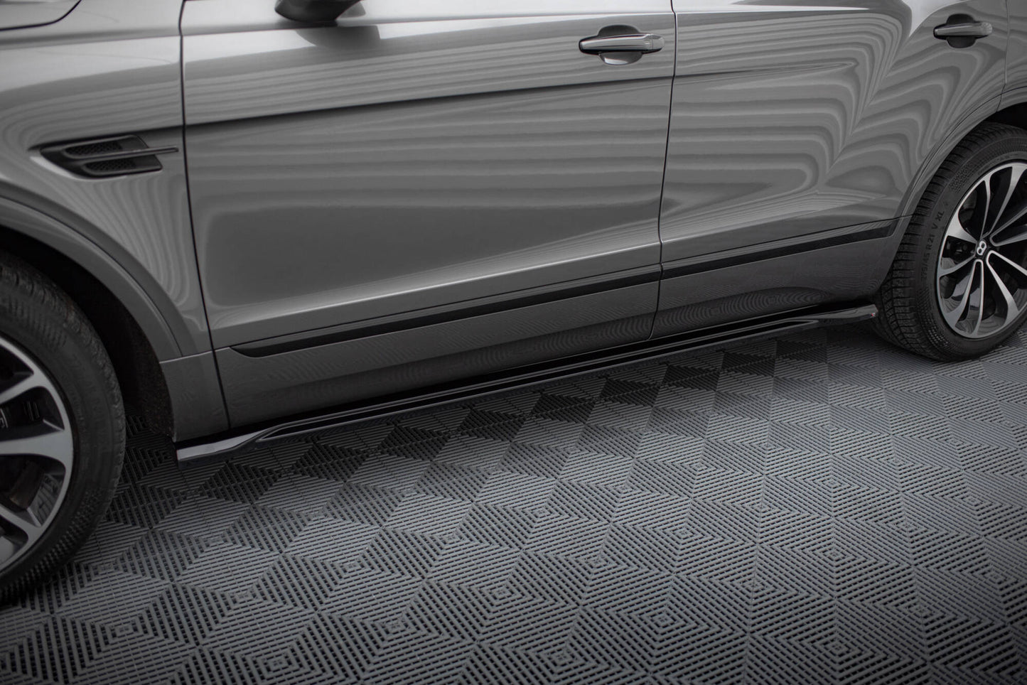 Sideskørter diffuser Bentley Bentayga Mk1