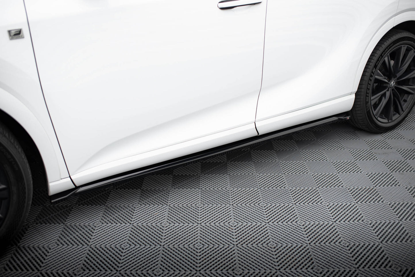 Sideskørter diffuser Lexus RX F-Sport Mk5