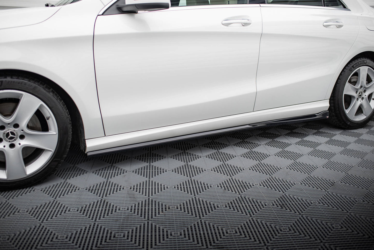Sideskørter diffuser Mercedes-Benz CLA C117 Facelift