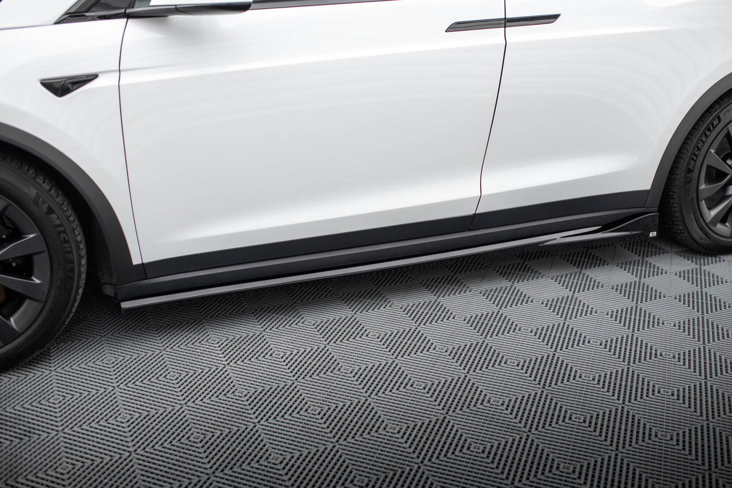 Sideskørter diffuser Tesla Model X Mk1 Facelift