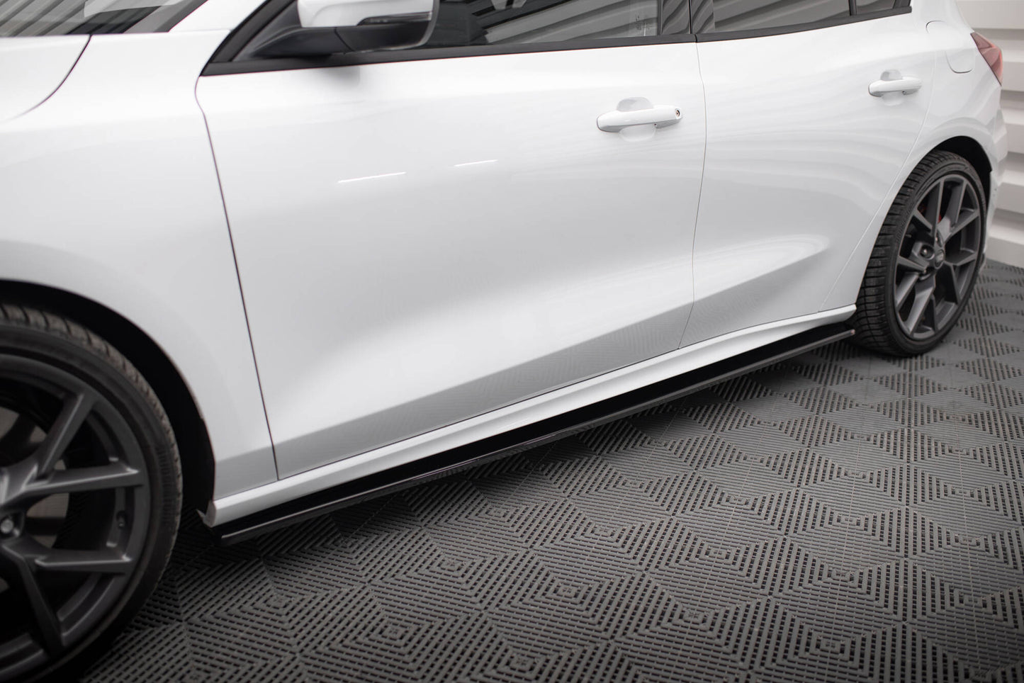 Sideskørter diffuser V.1 Ford Focus ST / ST-Line Mk4 Facelift