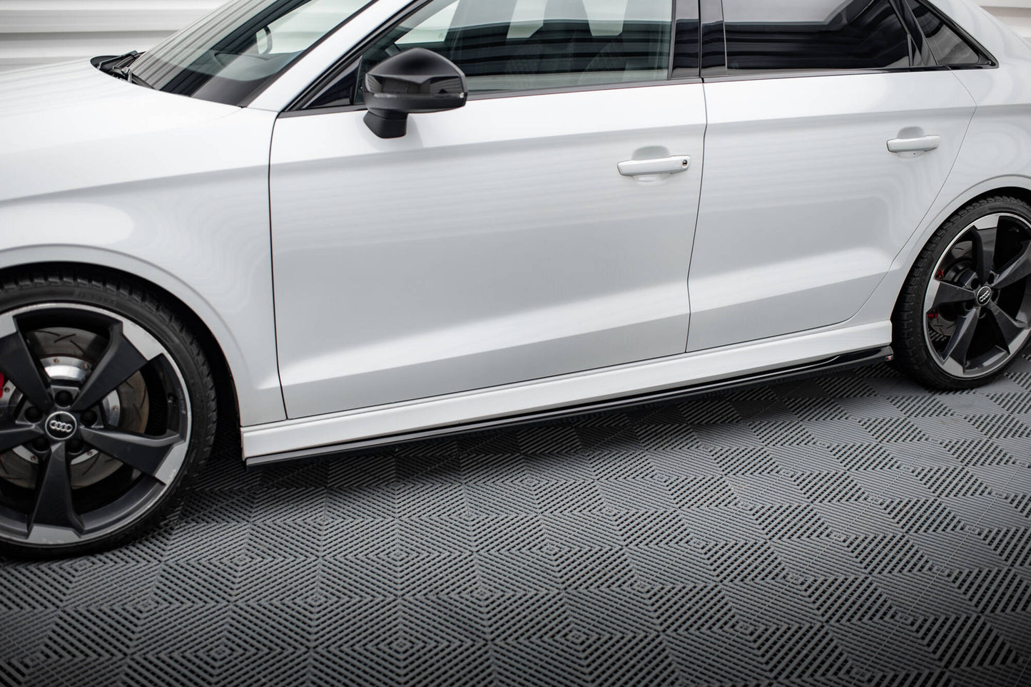 Sideskørter diffuser V.2 Audi RS3 Sedan 8V Facelift