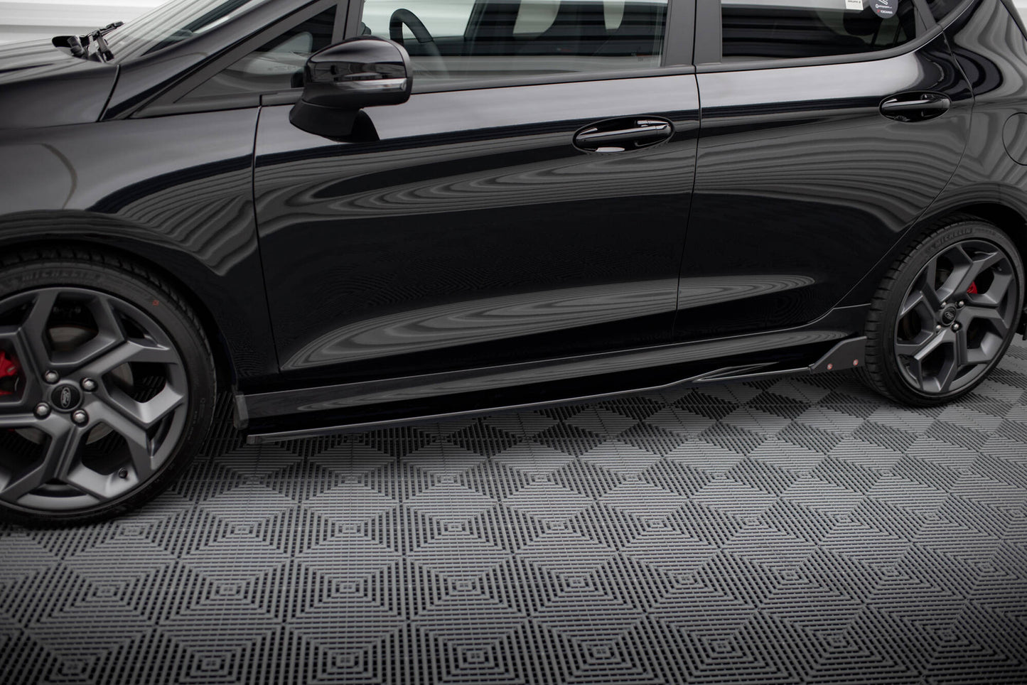 Sideskørter diffuser V.2 + Flaps Ford Fiesta ST / ST-Line