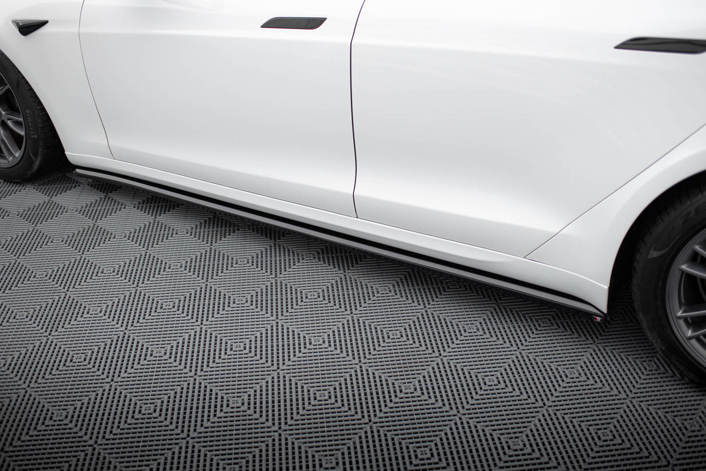 Sideskørter diffuser V.2 Tesla Model S Plaid Mk1 Facelift