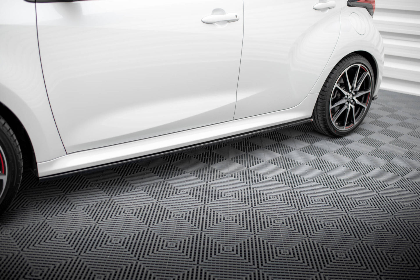 Sideskørter diffuser V.2 Toyota Yaris Mk4
