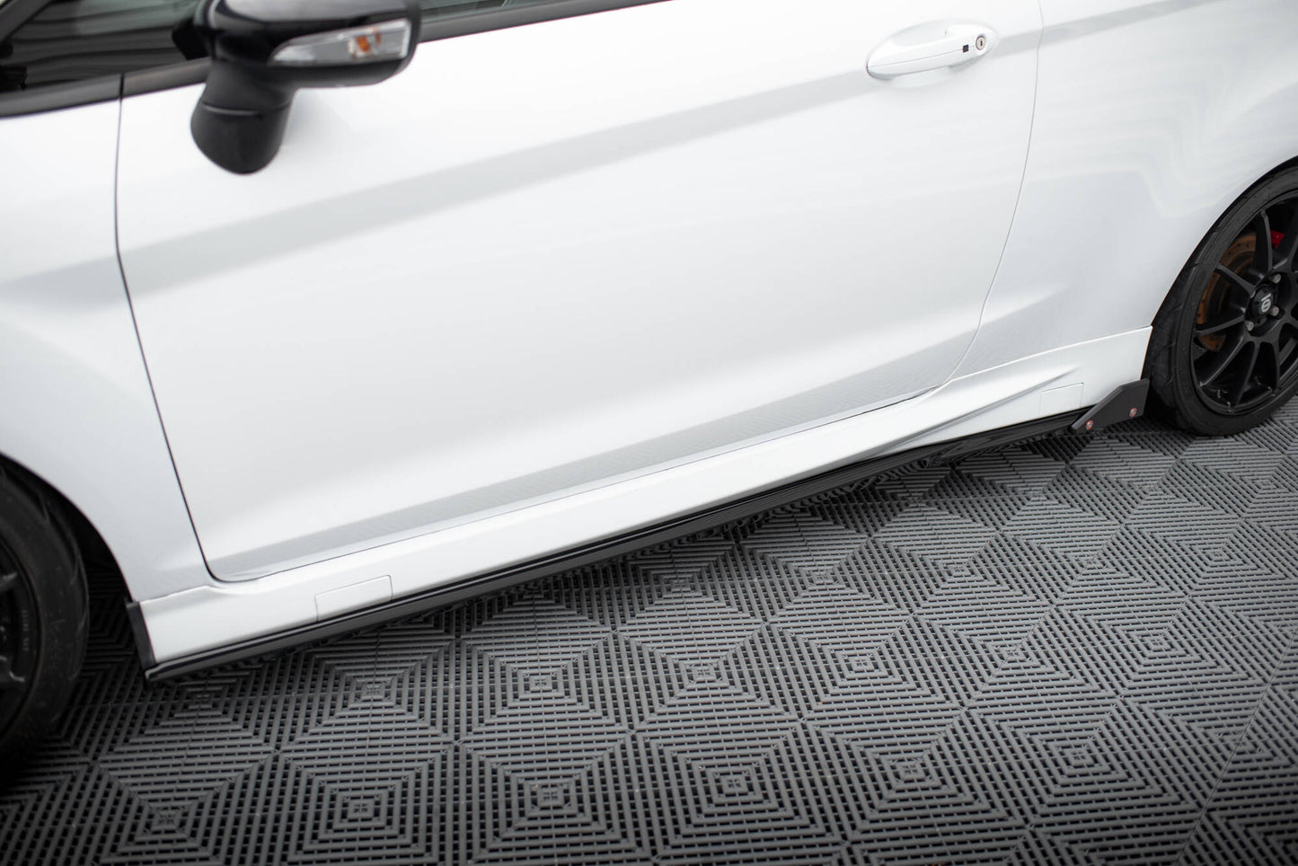 Sideskørter diffuser V.4 + Flaps Ford Fiesta ST / ST-Line Mk7